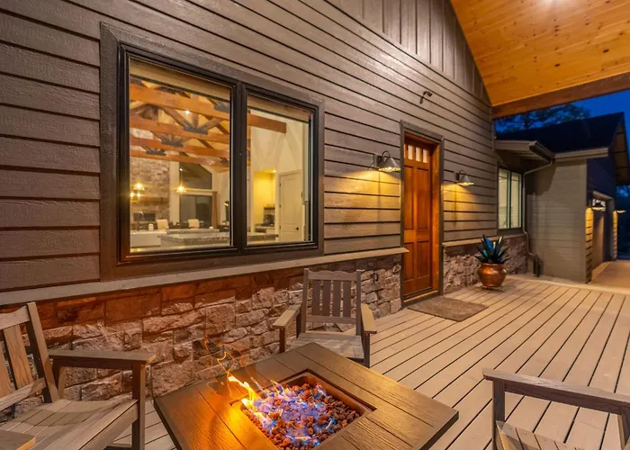 Cozy Mountain With Decks Fireplace & Games Holiday home *