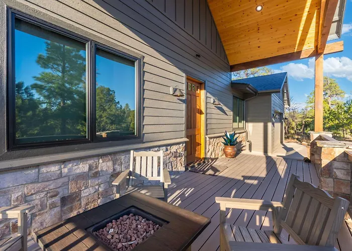 Cozy Mountain With Decks Fireplace & Games Holiday home
