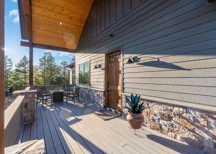Cozy Mountain With Decks Fireplace & Games Holiday home