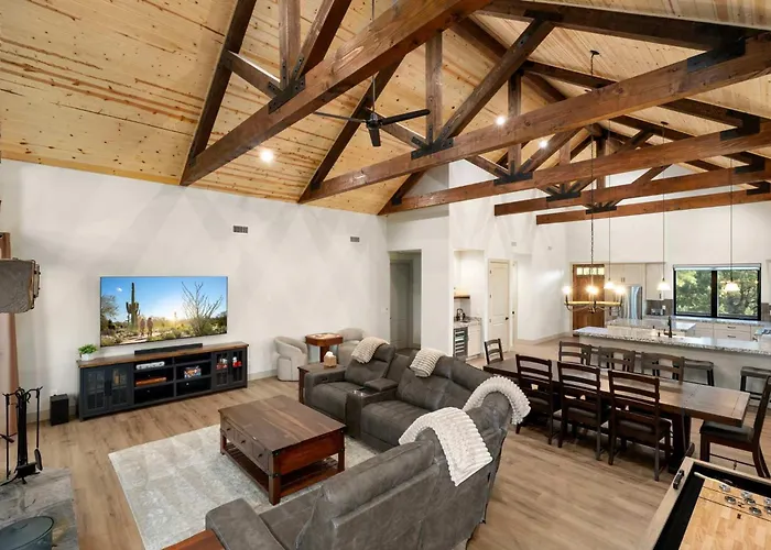 Cozy Mountain With Decks Fireplace & Games Holiday home