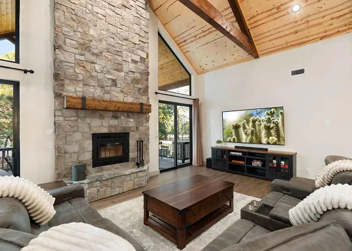 Cozy Mountain With Decks Fireplace & Games Holiday home