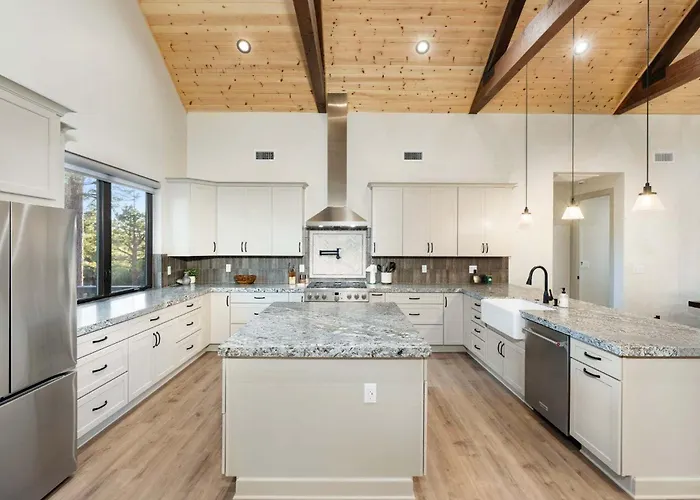 Cozy Mountain With Decks Fireplace & Games Holiday home