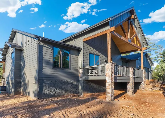 Cozy Mountain With Decks Fireplace & Games Holiday home *