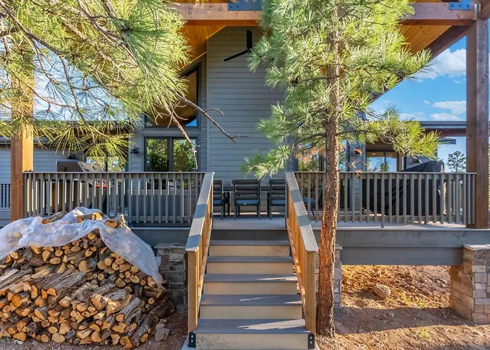 Cozy Mountain With Decks Fireplace & Games Holiday home